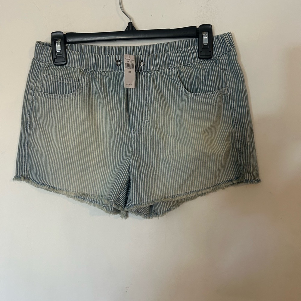 NWT Aerie Pull on Stretch Small pinstripe shorts Raw Hem